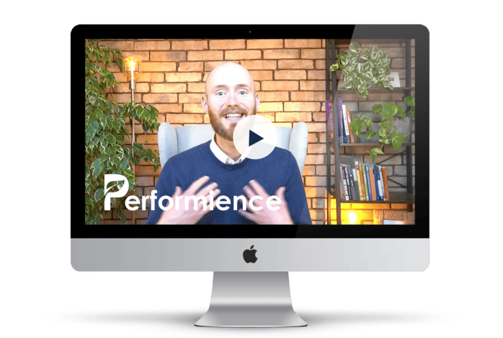Simon auf einem Bildschirm hält sein neues High Performance Grüntee Seminar.